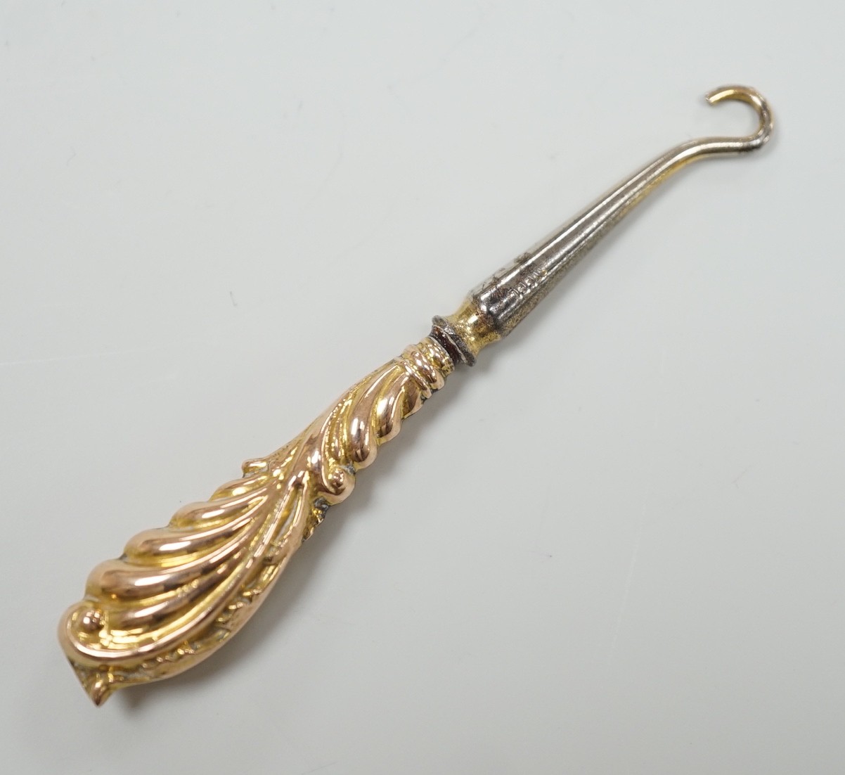 A late Victorian gold handled steel button hook, Birmingham, 1899, 69mm